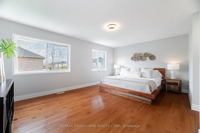 Additional image 26 of 1046 Holdsworth Cres