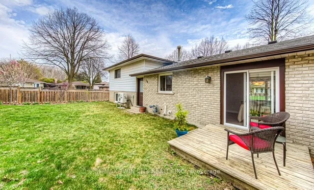 Additional image 35 of 111 Martinglen Cres