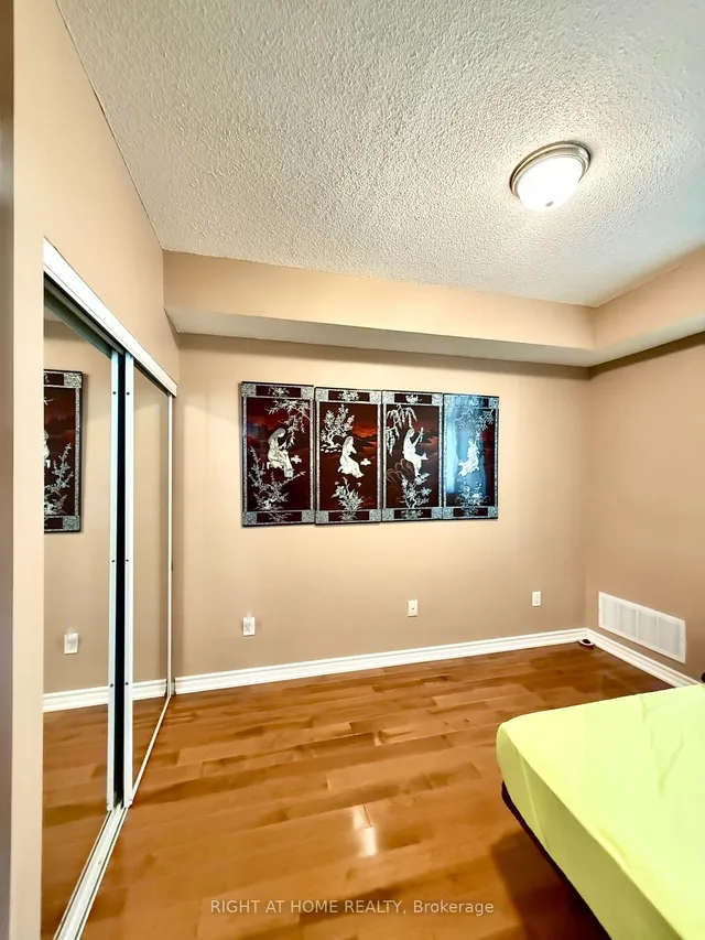 Additional image 5 of 1947 Lawrence Ave Unit 2