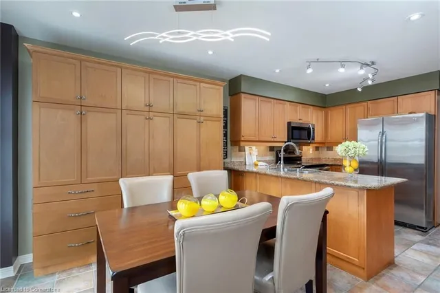 Additional image 2 of 2175 Country Club Dr