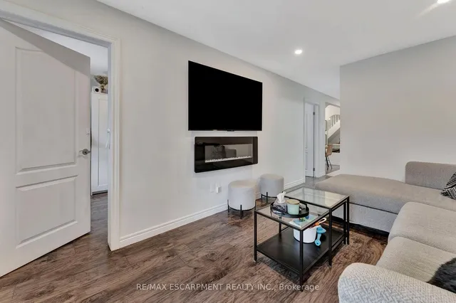 Additional image 8 of 65 Connaught Ave