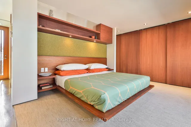 Additional image 20 of 694 Richmond St