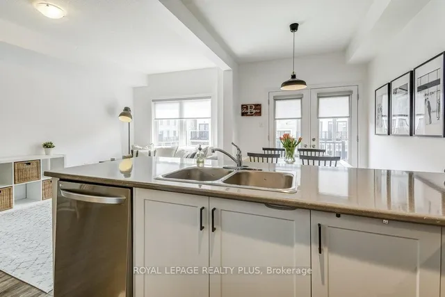 Additional image 22 of 383 Dundas St Unit 34