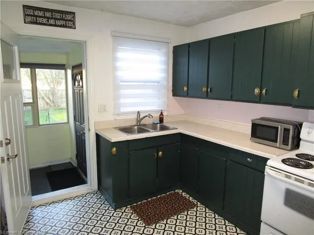 Additional image 11 of 103 Graham Ave