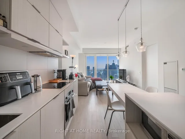 Additional image 11 of 197 Yonge St Unit 5607