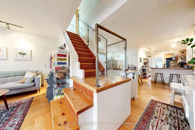 Additional image 23 of 1058 College St