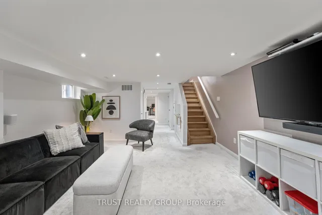 Additional image 24 of 262 Queensdale Ave