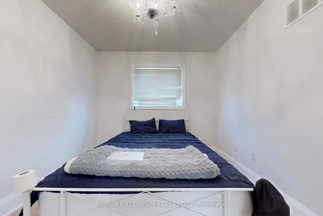 Additional image 14 of 572 Lumberton Cres