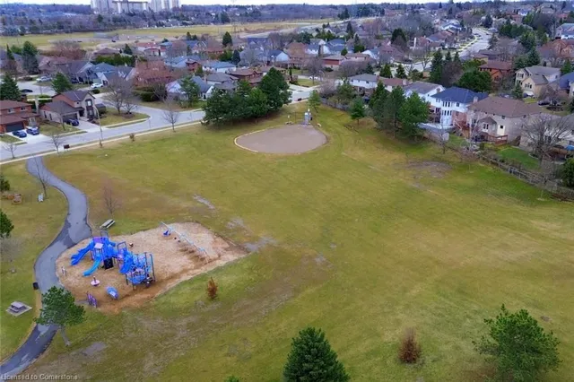 Additional image 46 of 35 Daffodil Cres