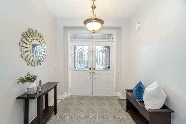 Additional image 2 of 32 Radial St