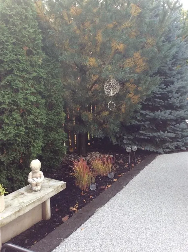 Additional image 46 of 402 Barclay Cres