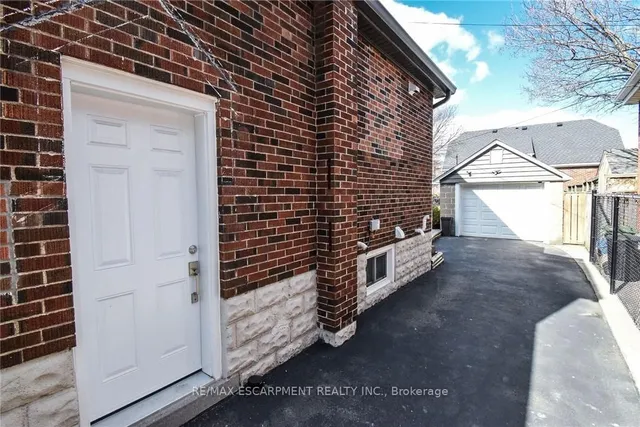 Additional image 38 of 104 Tragina Ave