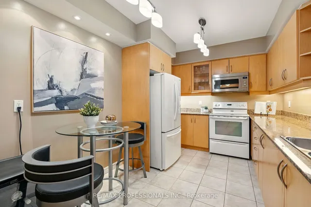 Additional image 12 of 18 William Carson Cres Unit 111