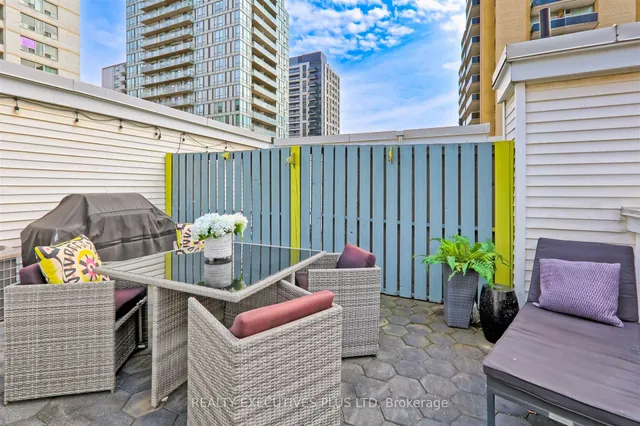 Additional image 17 of 98 Redpath Ave Unit 9