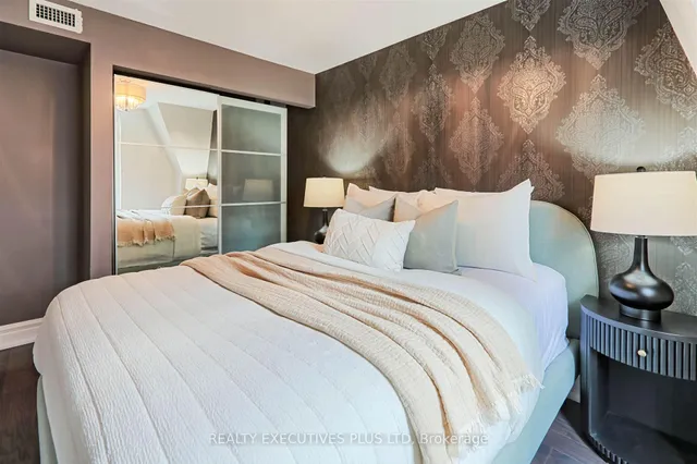 Additional image 10 of 98 Redpath Ave Unit 9