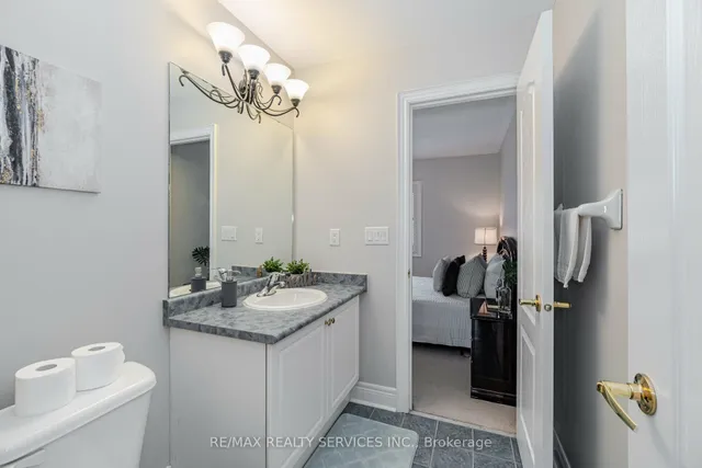 Additional image 34 of 32 Radial St