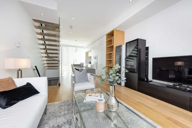 Additional image 18 of 536A Eglinton Ave