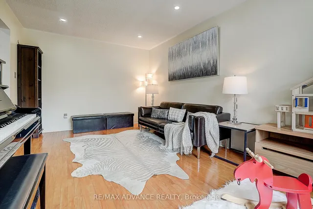 Additional image 7 of 86 Placentia Blvd