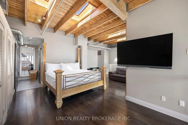 Additional image 23 of 1852 Queen St Unit 303