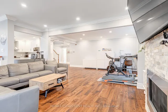 Additional image 26 of 7 Magenta Crt