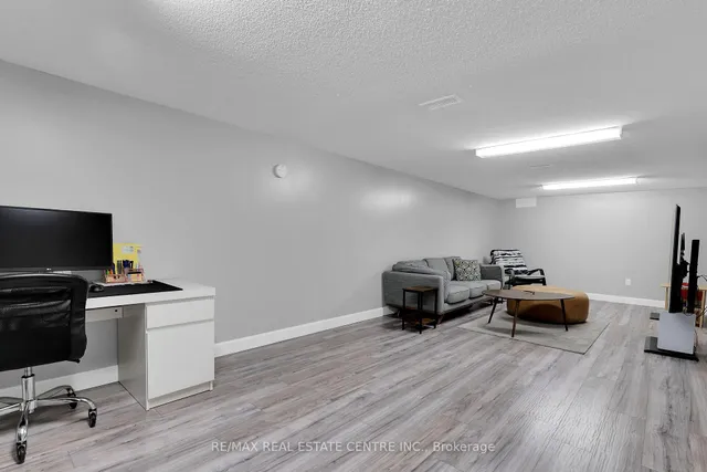 Additional image 41 of 29 Chipman Ave