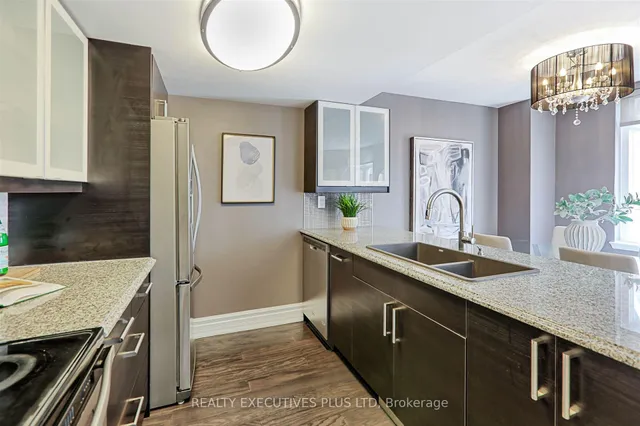 Additional image 7 of 98 Redpath Ave Unit 9