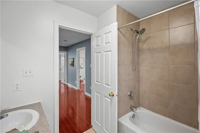 Additional image 40 of 100 Thames Way