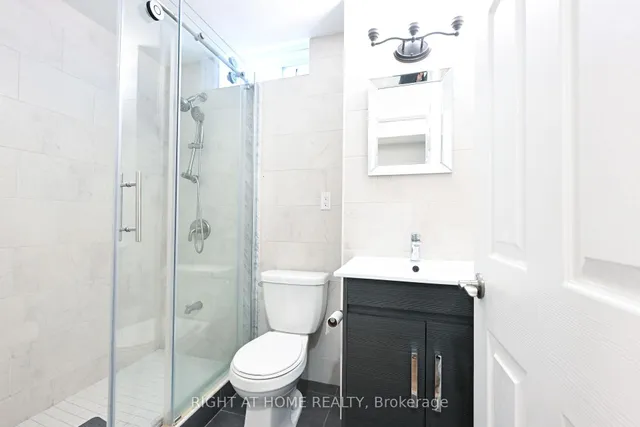 Additional image 41 of 1445 Laurier Ave