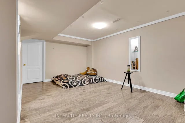 Additional image 42 of 98 Lola Cres