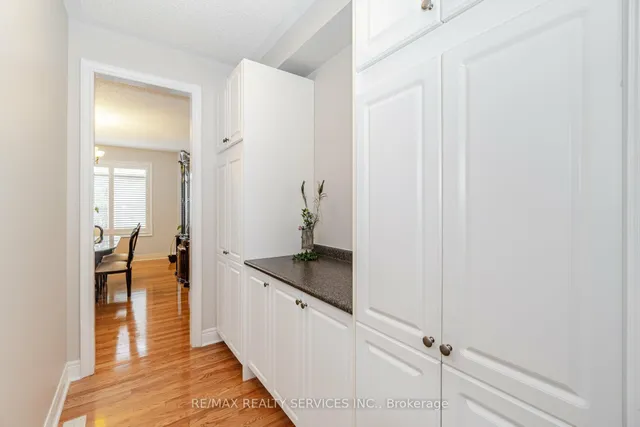 Additional image 8 of 32 Radial St