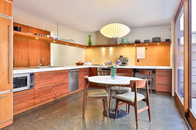 Additional image 13 of 694 Richmond St