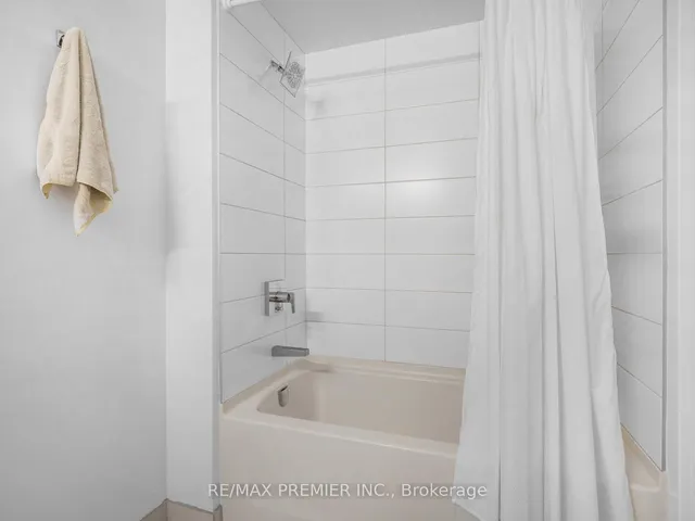 Additional image 13 of 4208 Dundas St Unit 423