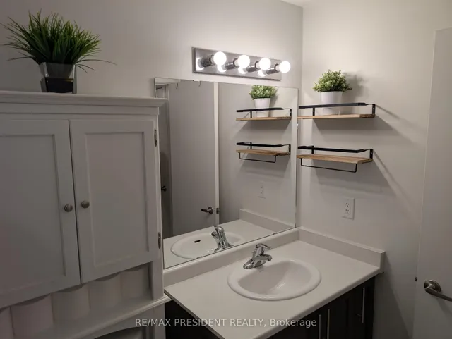 Additional image 27 of 590 North Service Rd Unit 14