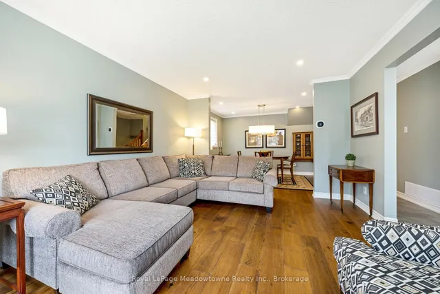 Additional image 13 of 738 Robertson Cres