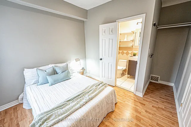 Additional image 20 of 712 Gladstone Ave