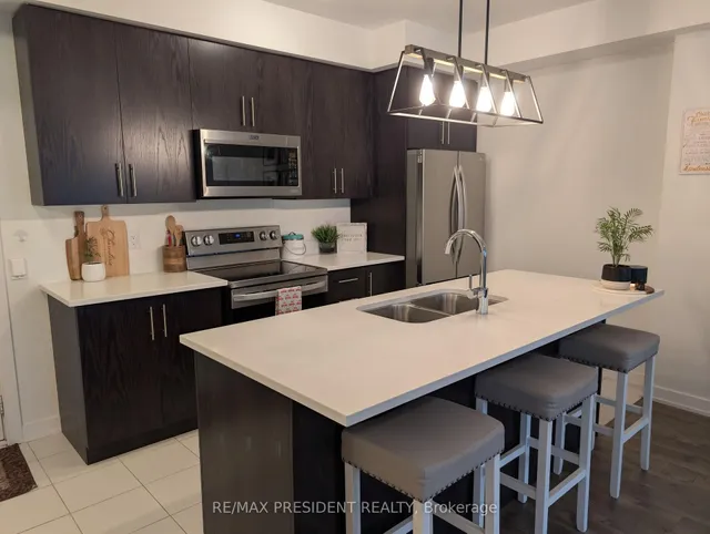 Additional image 10 of 590 North Service Rd Unit 14