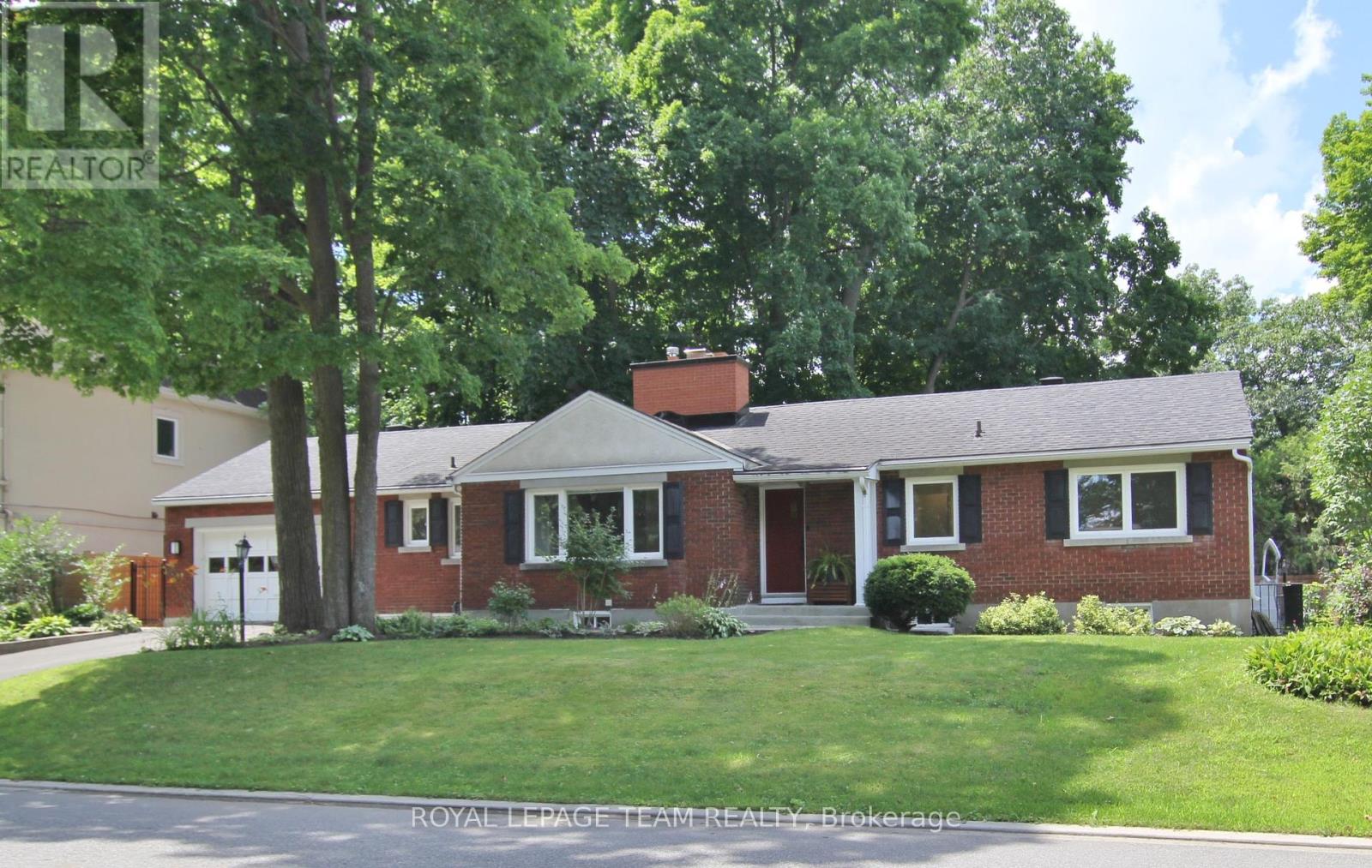 2176 WOODCREST ROAD|Ottawa, Ontario K1H6H8