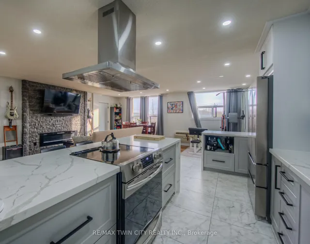 Additional image 9 of 185 Kehl St Unit 410