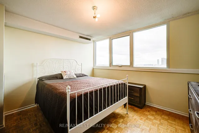 Additional image 25 of 150 Neptune Dr Unit 906