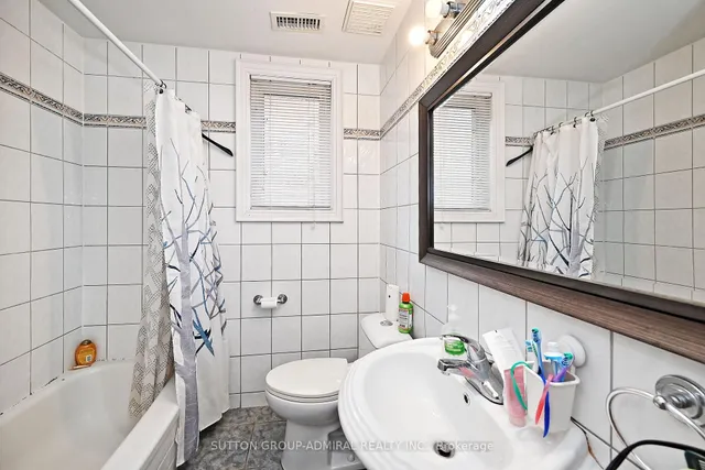 Additional image 25 of 555 Royal York Rd