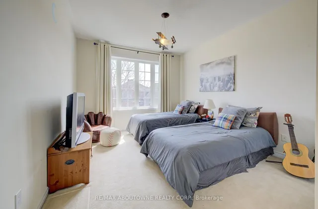 Additional image 25 of 1521 Craigleith Rd