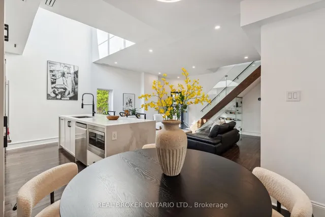 Additional image 9 of 300 Avenue Rd Unit 4