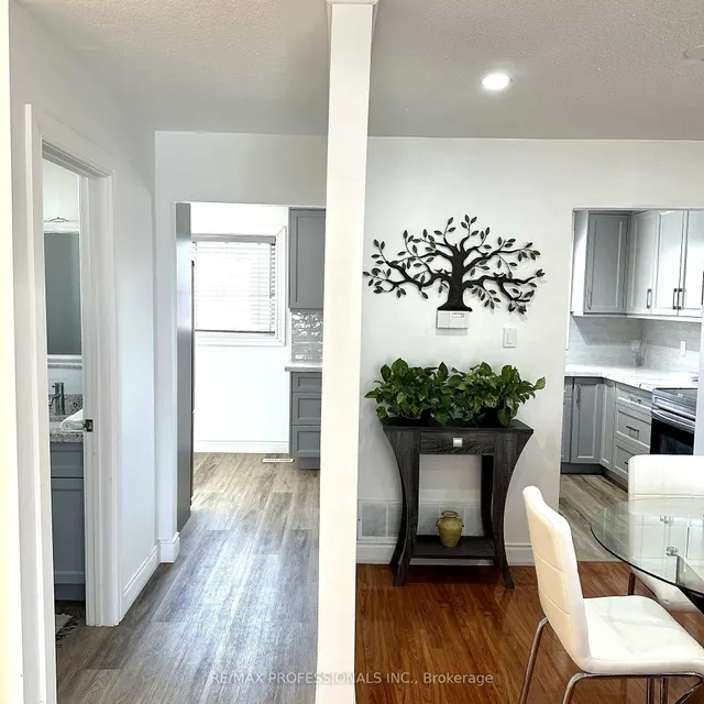 Additional image 2 of 2416 Malcolm Cres