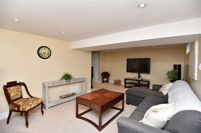Additional image 26 of 272 Birchcliffe Cres