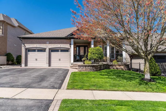 152 Moore Cres