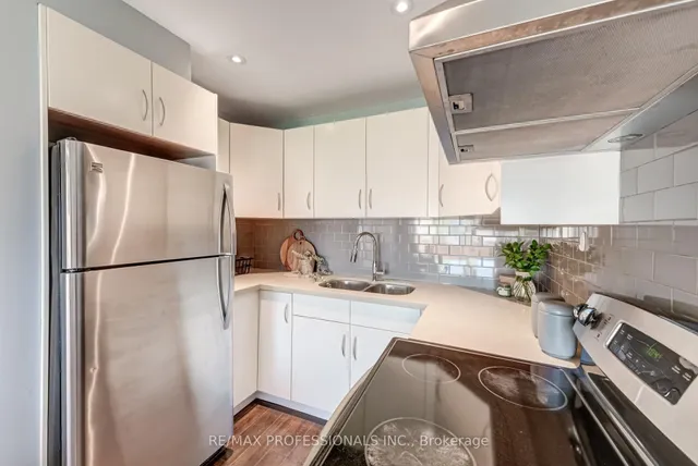 Additional image 44 of 372 Silverthorn Ave