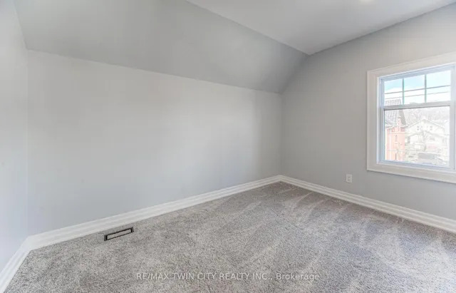 Additional image 32 of 31 Dekay St