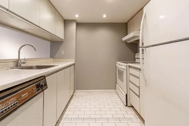 Additional image 6 of 705 King St Unit 405