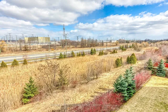 Additional image 19 of 1470 Main St Unit 411