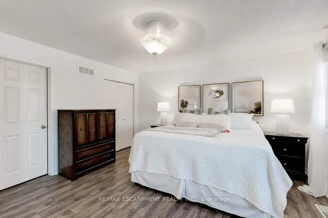 Additional image 25 of 137 Claudette Gate